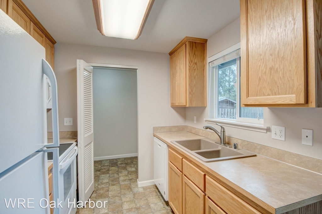 725 Nw Hyak Dr - Photo 2