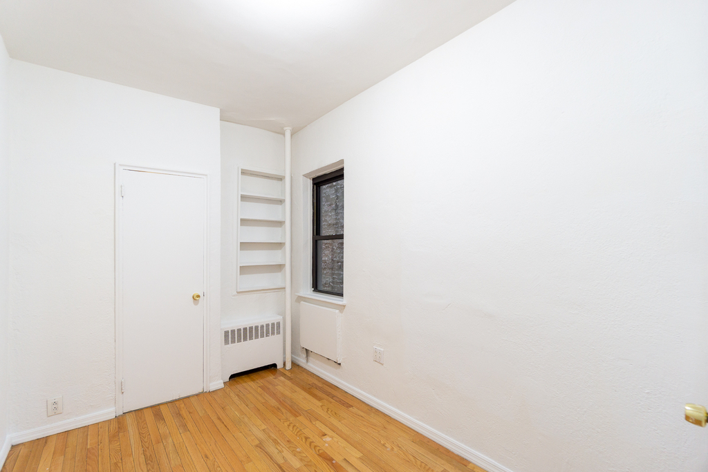 319 East 25th Street - Photo 7