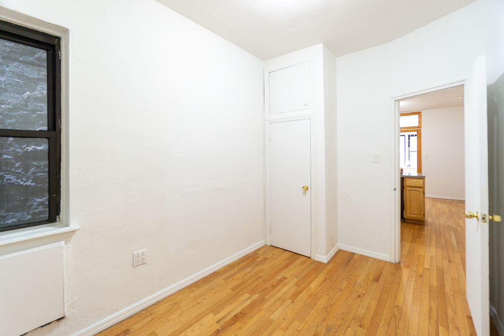 319 East 25th Street - Photo 6