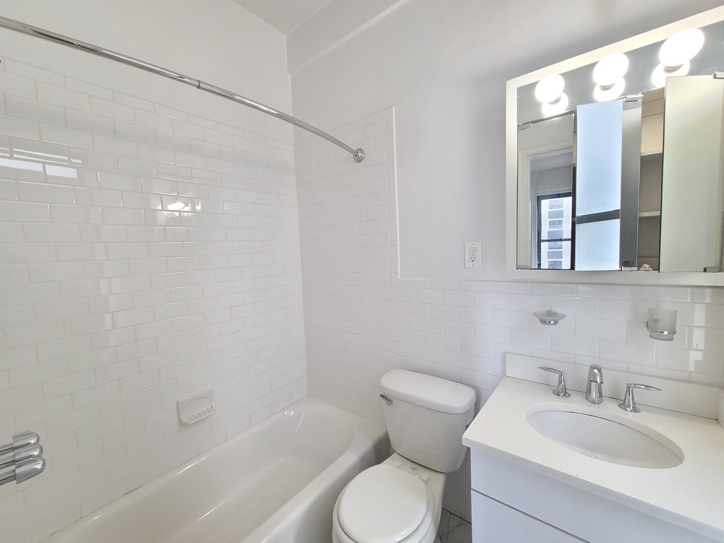 140 East 46th Street - Photo 3