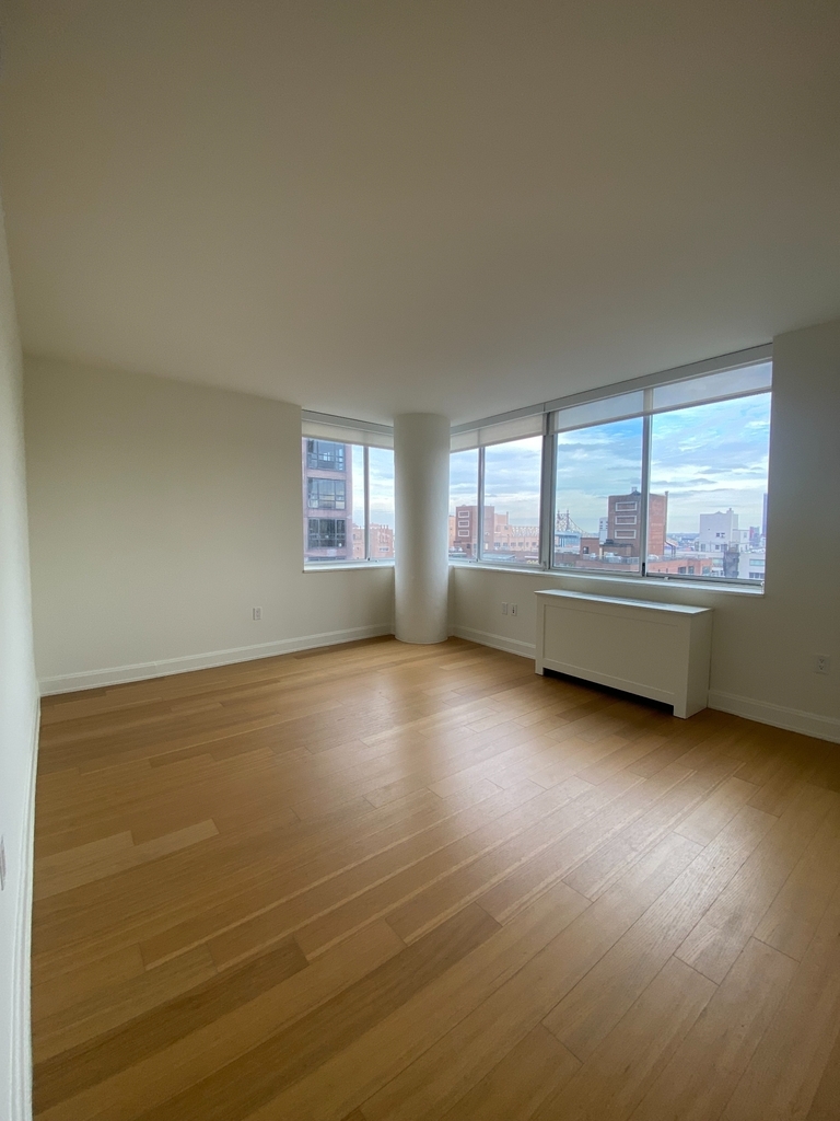 East 54th Street, Sutton Place - Photo 9