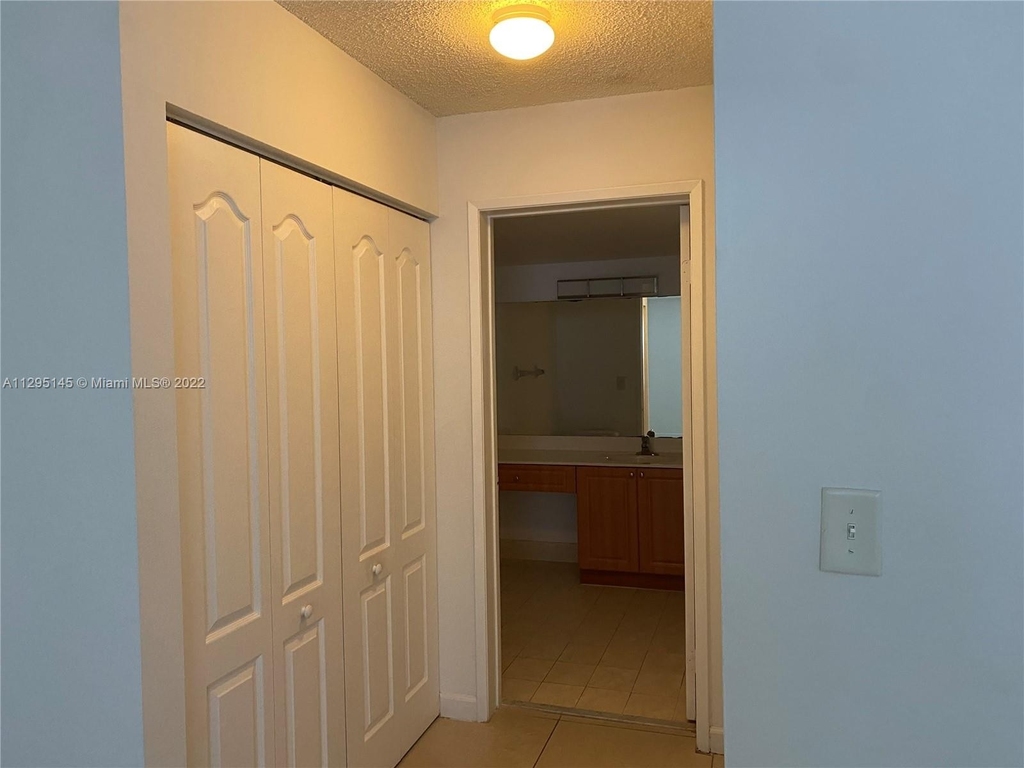 4762 Nw 97th Pl - Photo 6