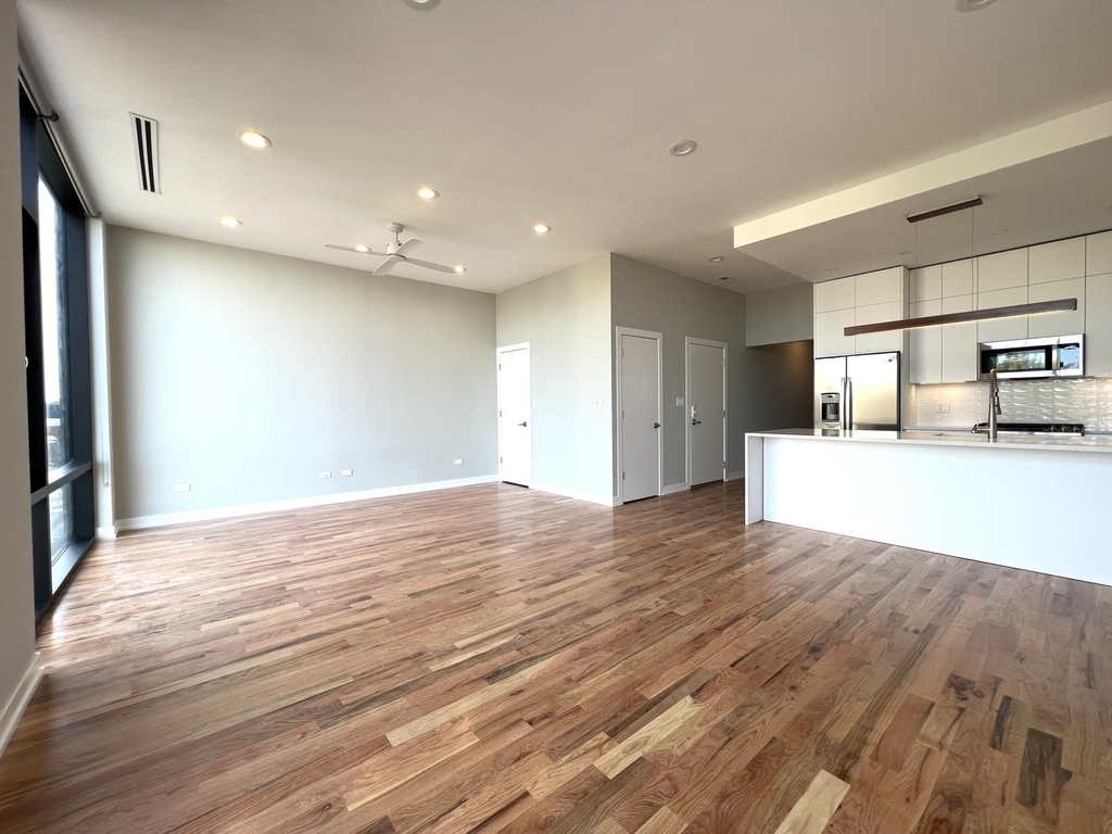 1028 N California Avenue - Photo 3