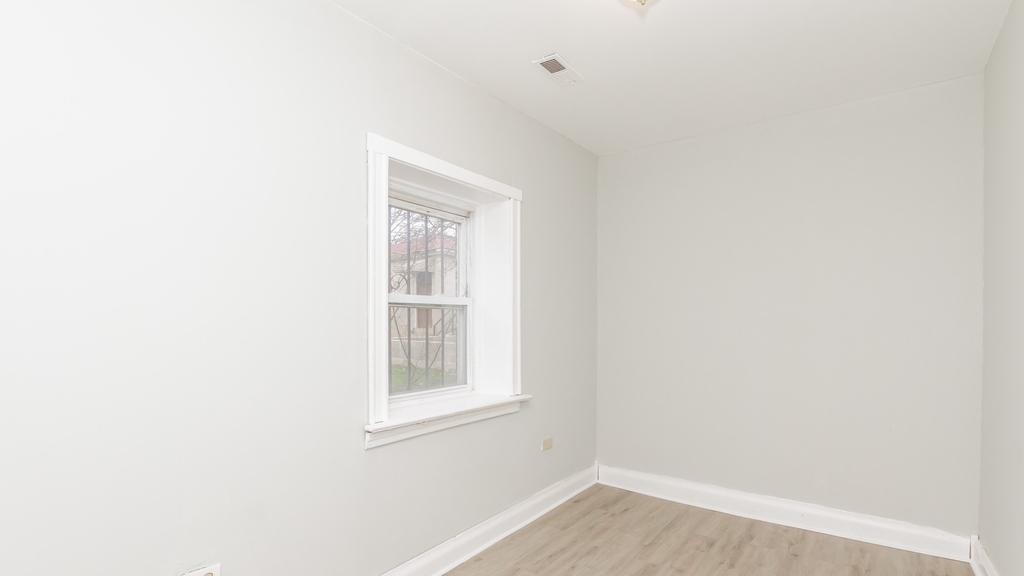 2639 W 25th Street - Photo 6