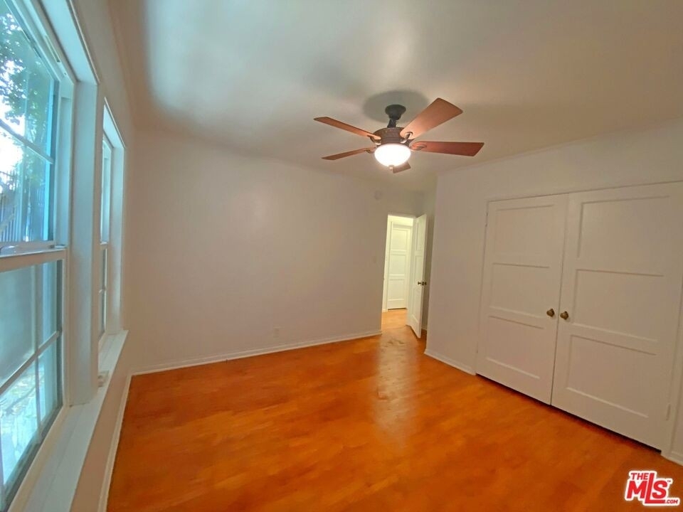 1638 Greenfield Ave - Photo 24