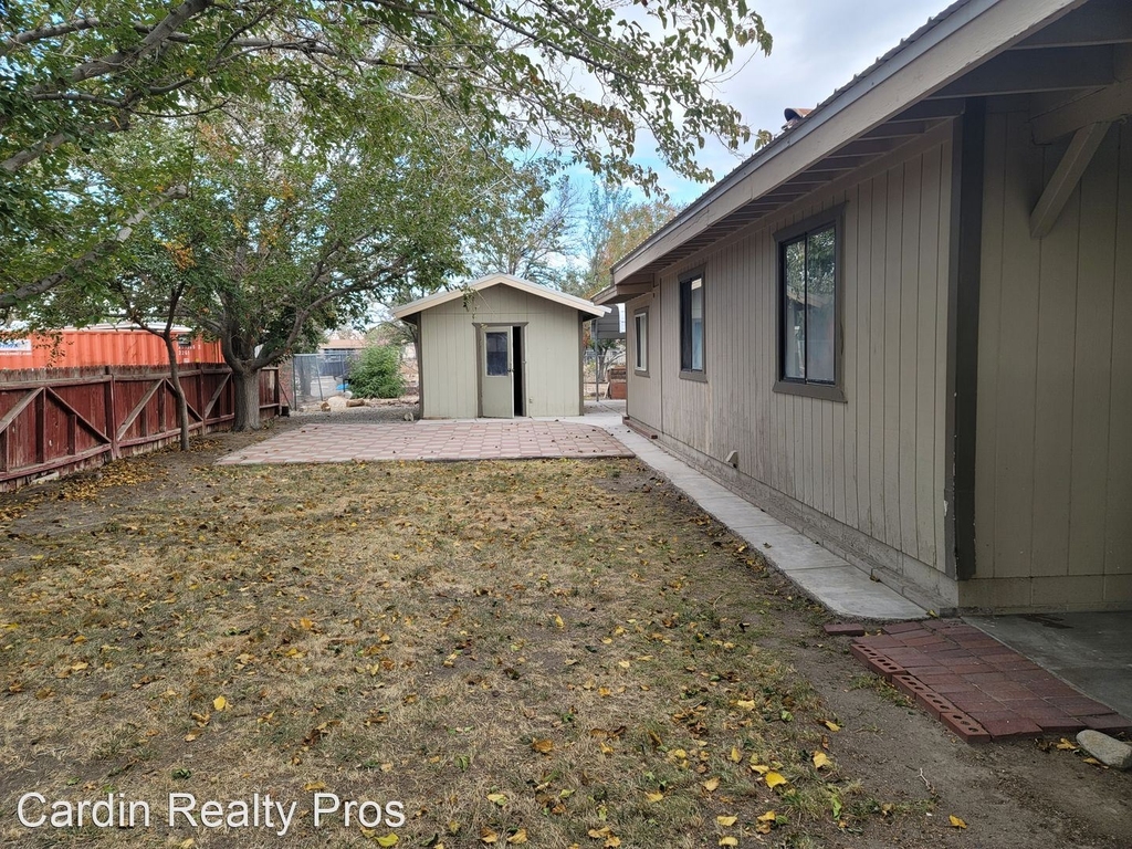 610 Fremont St - Photo 3