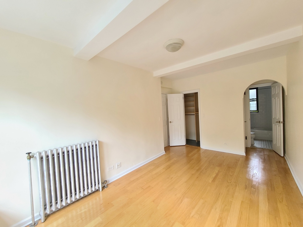 850 Amsterdam Avenue - Photo 4