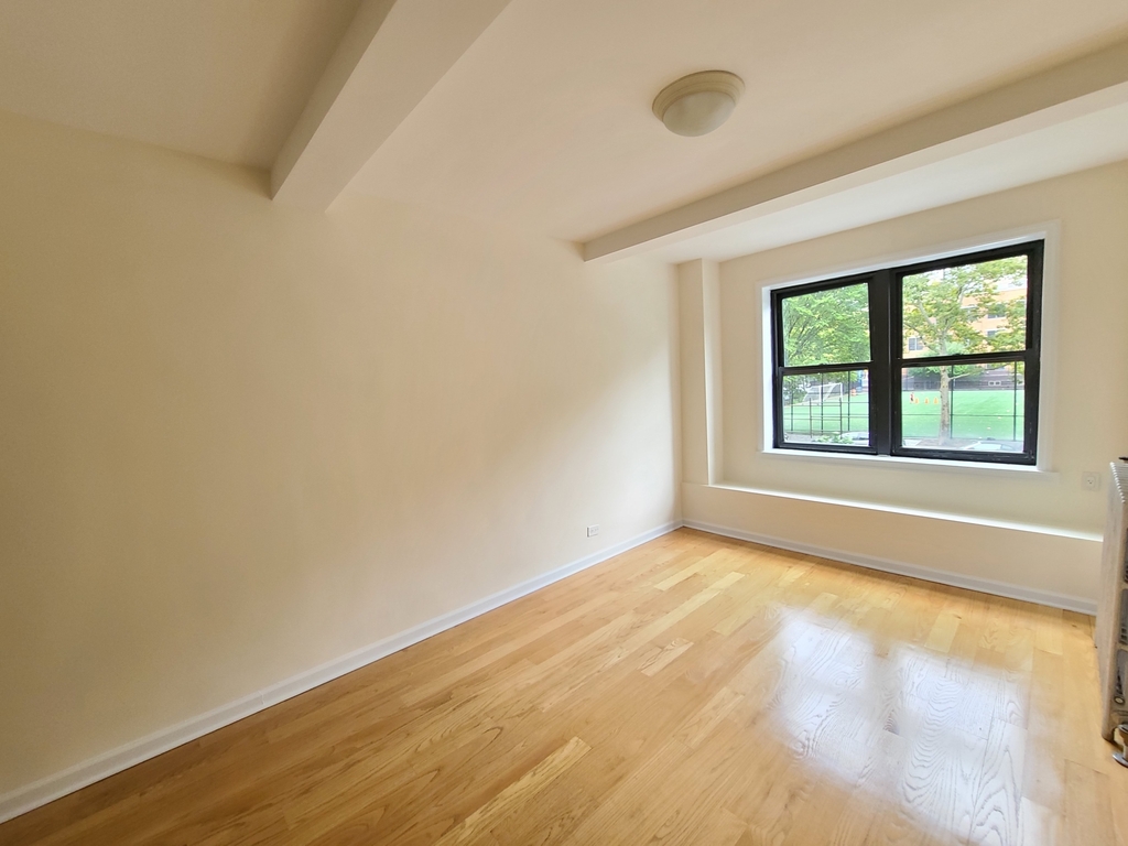 850 Amsterdam Avenue - Photo 3