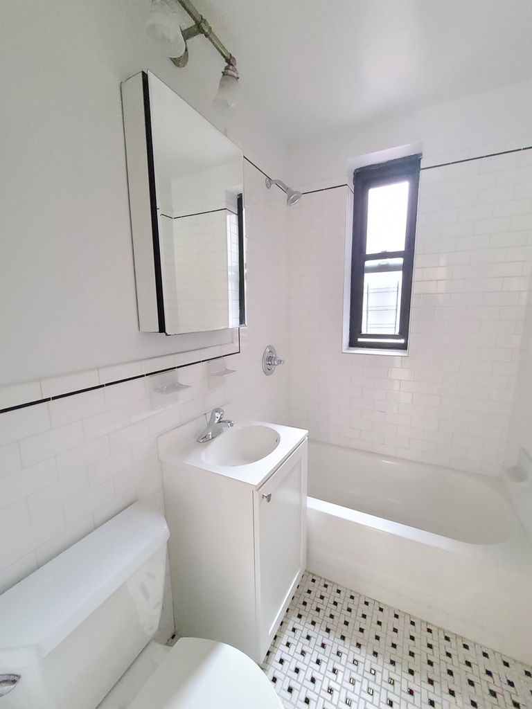 850 Amsterdam Avenue - Photo 6