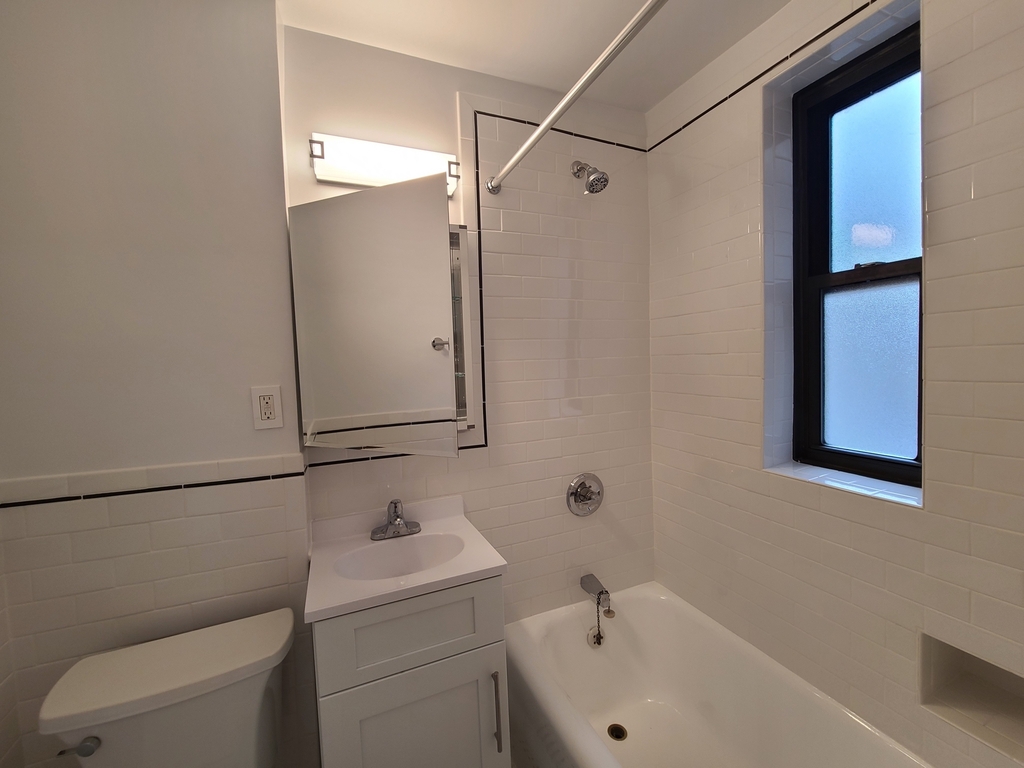 850 Amsterdam Avenue - Photo 4