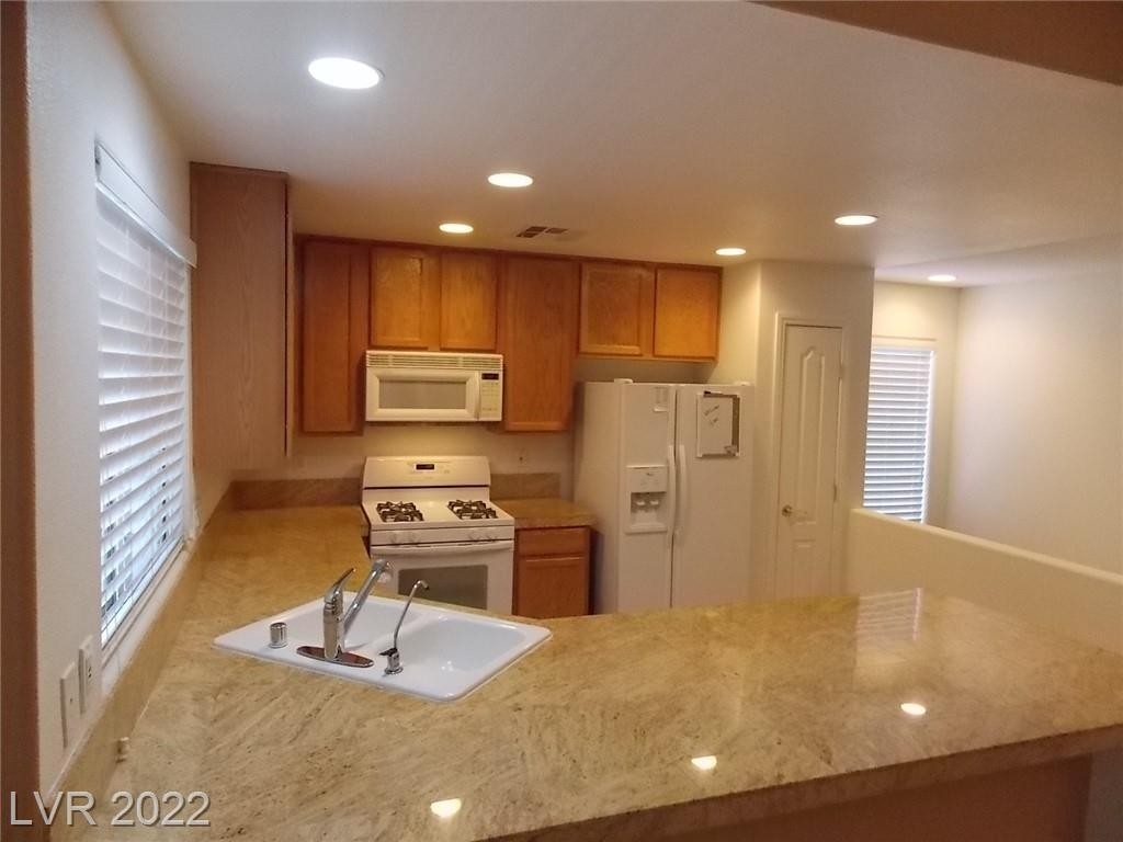 7270 Diamond Canyon Lane - Photo 4