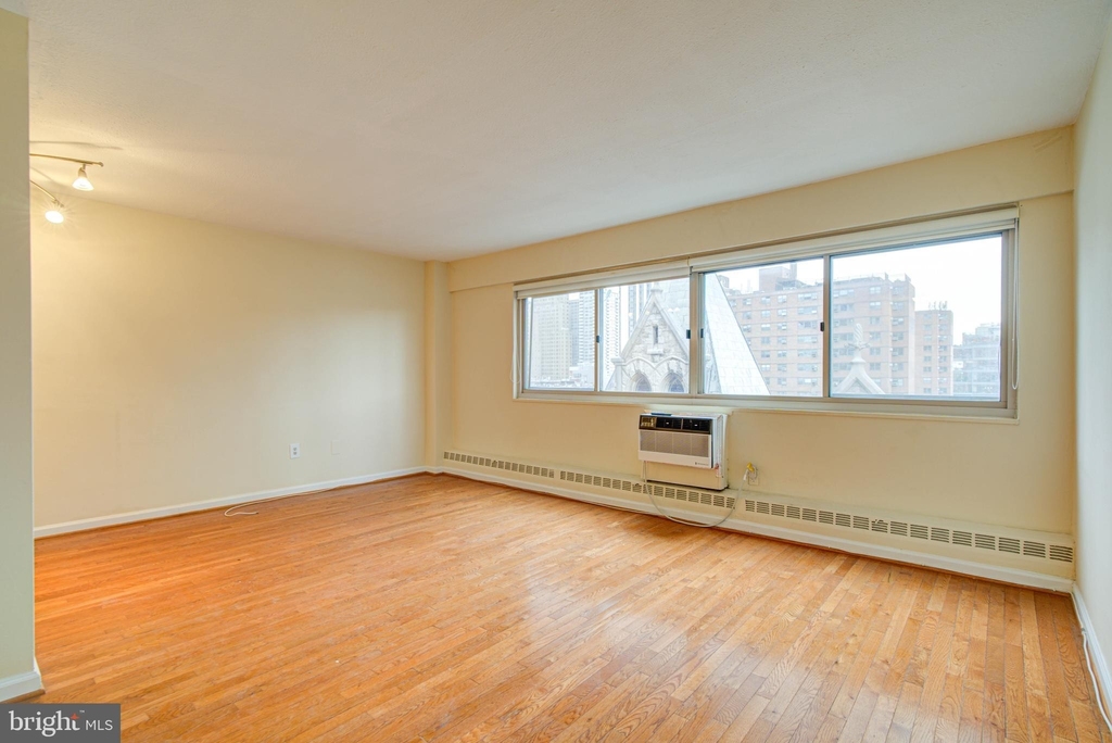 2101 Chestnut Street - Photo 1