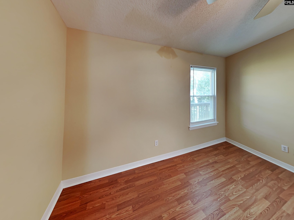 637 Edgewater Lane - Photo 9