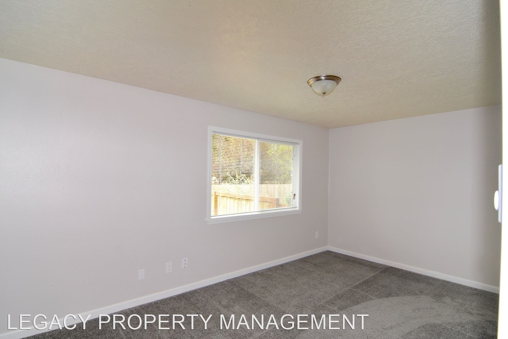 11705 Se Market Street - Photo 11