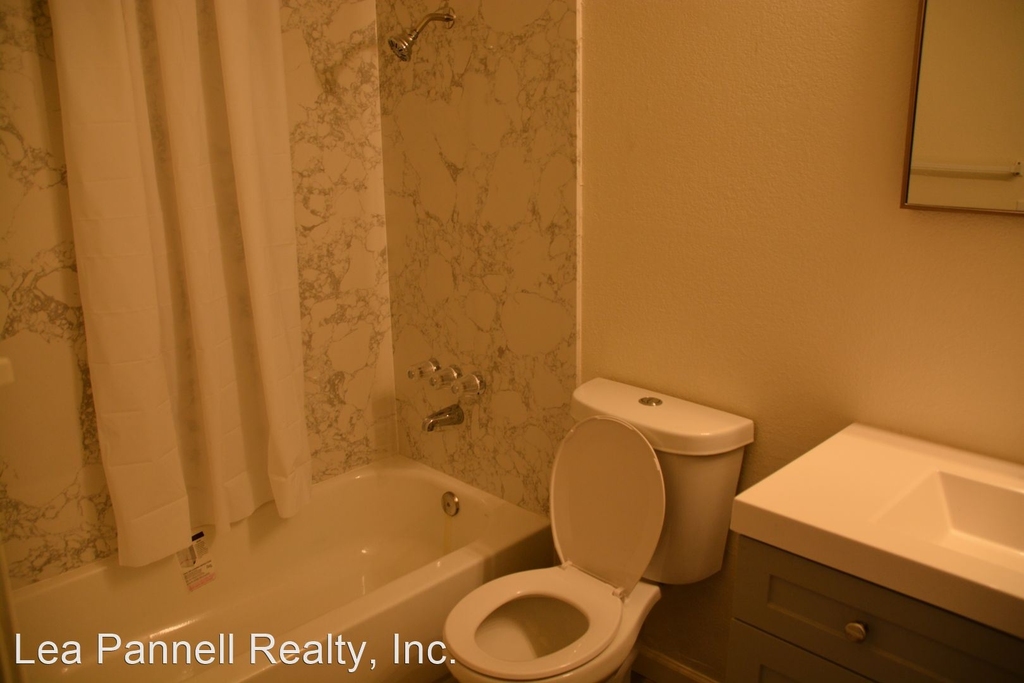 6521 Hillsdale Blvd - Photo 7