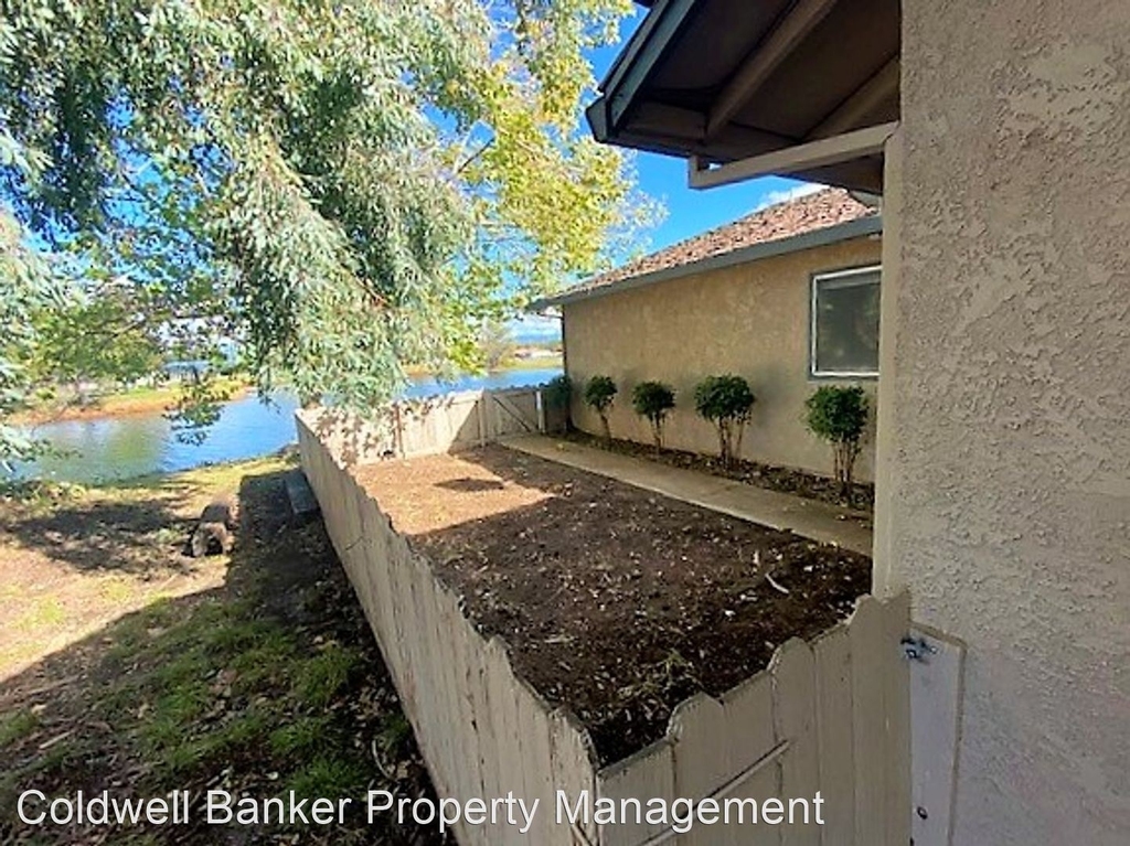 19066 Shoreline Drive - Photo 8