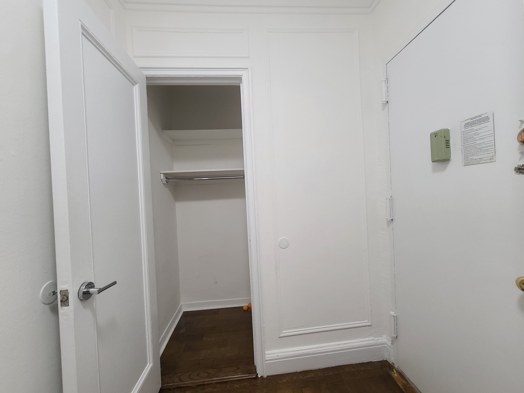 140 East 46th Street - Photo 7