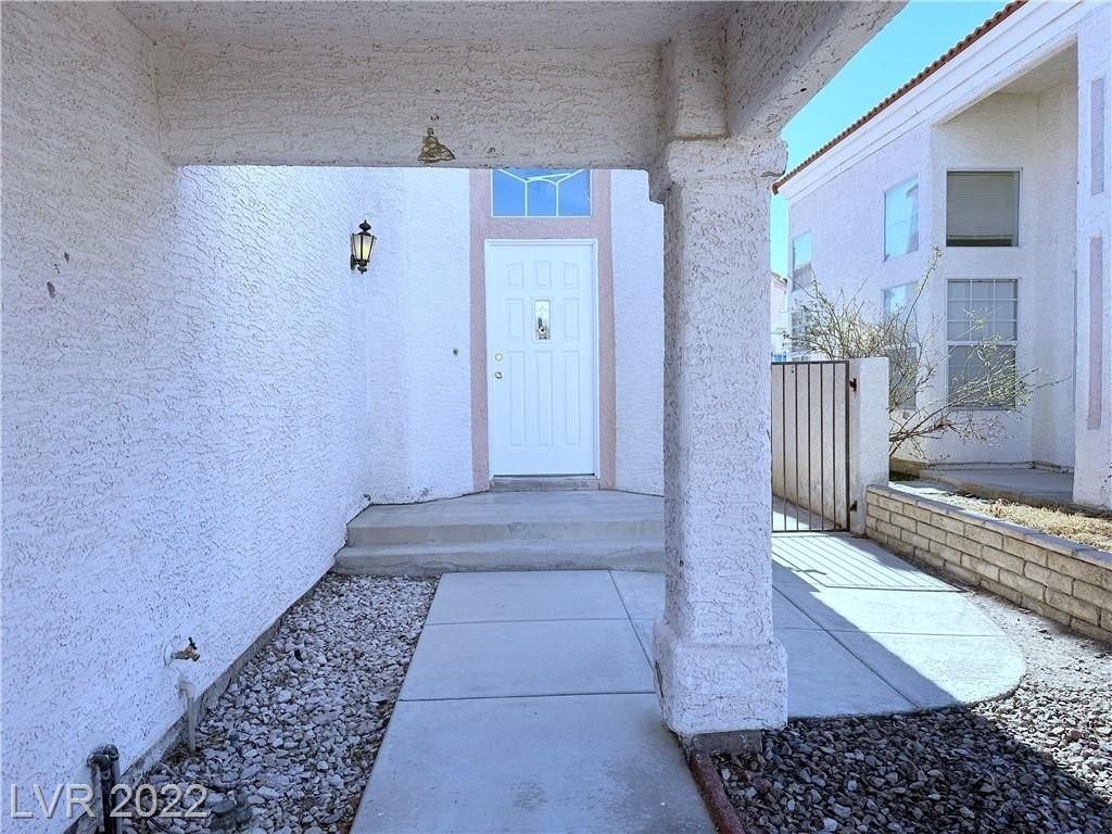 9821 Cactus View Avenue - Photo 4