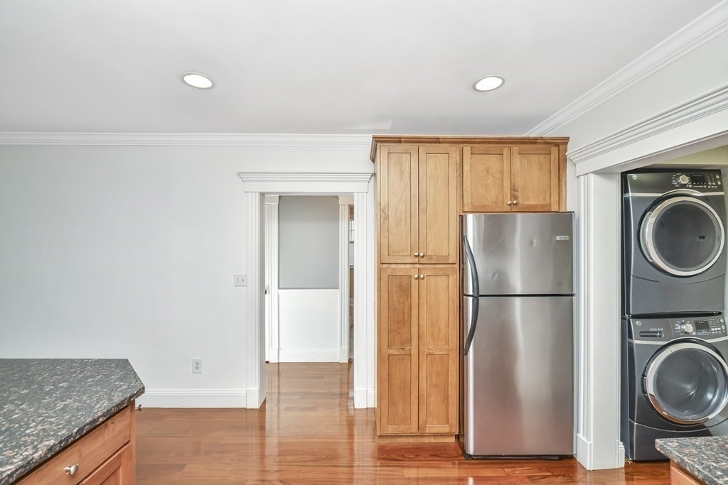 10 Woodfield St - Photo 2