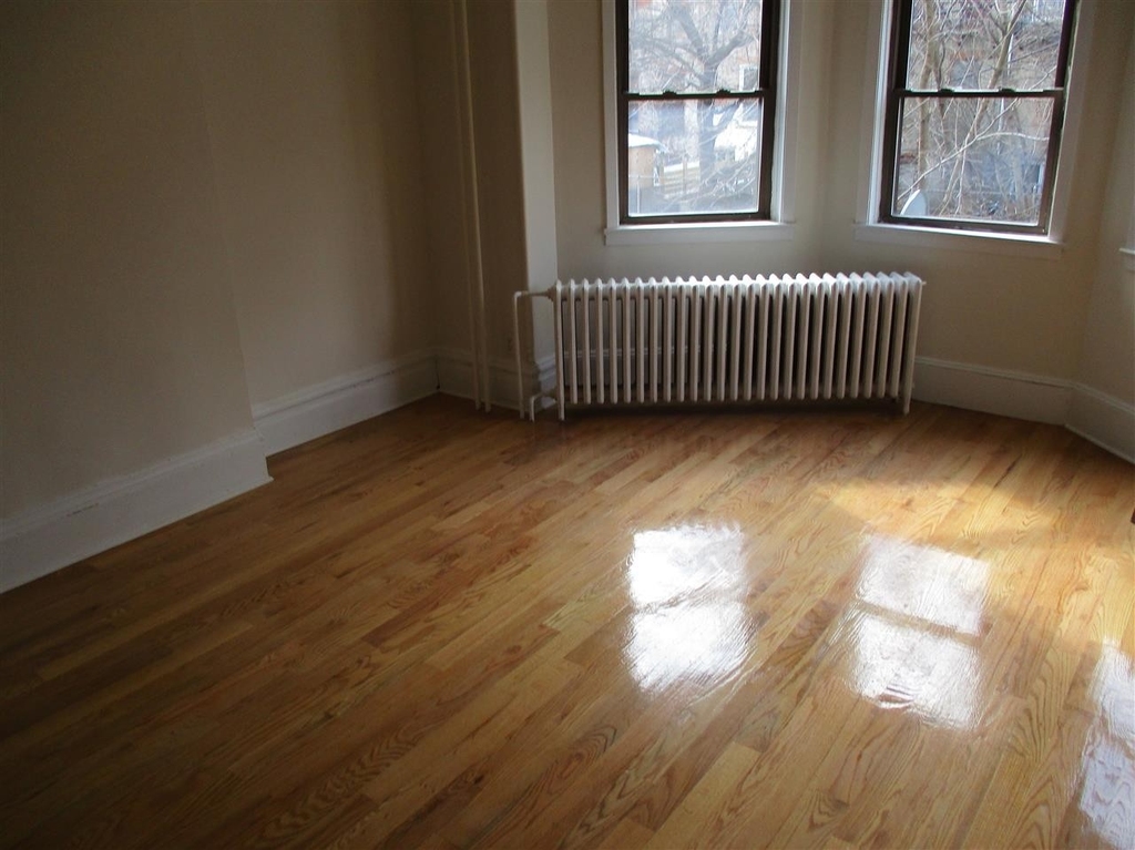 31 Madison Ave - Photo 2