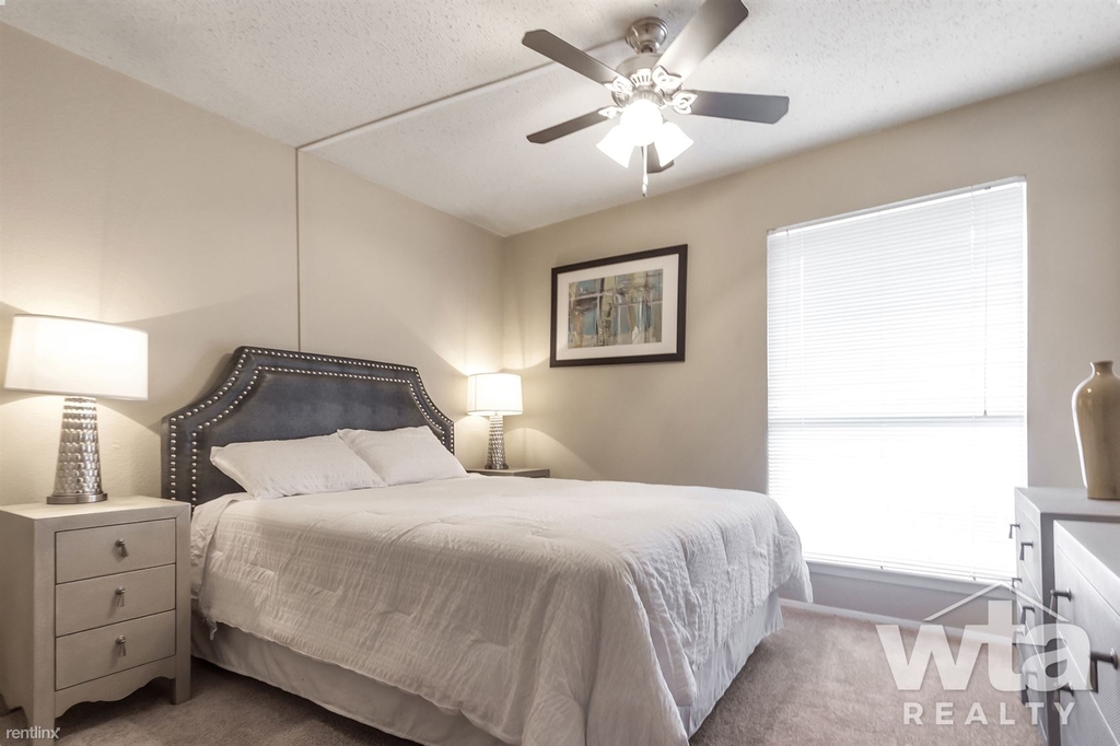 8524 Burnet Rd. - Photo 6