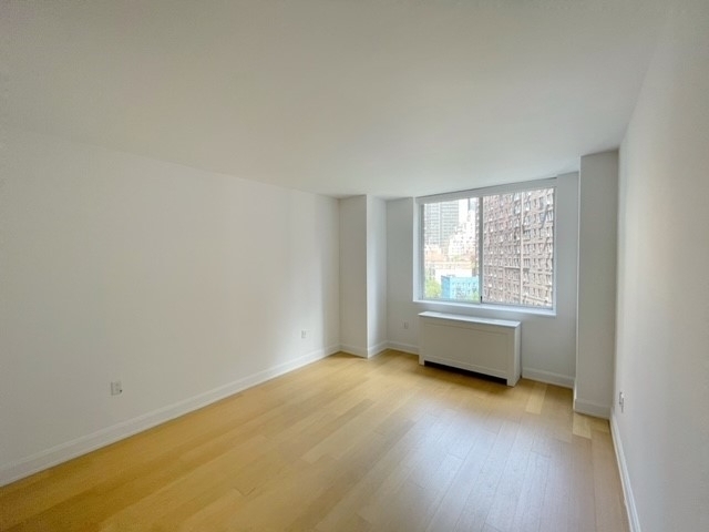 East 54th Street - Photo 5