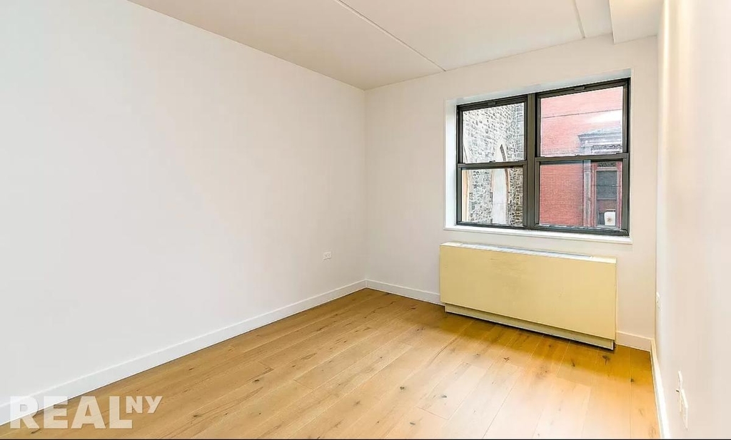 DIMES SQ/LES 2 BED 2 BATH!!! STEAL OF A DEAL!!! DOORMAN BUILDING AND NO FEE :) - Photo 6