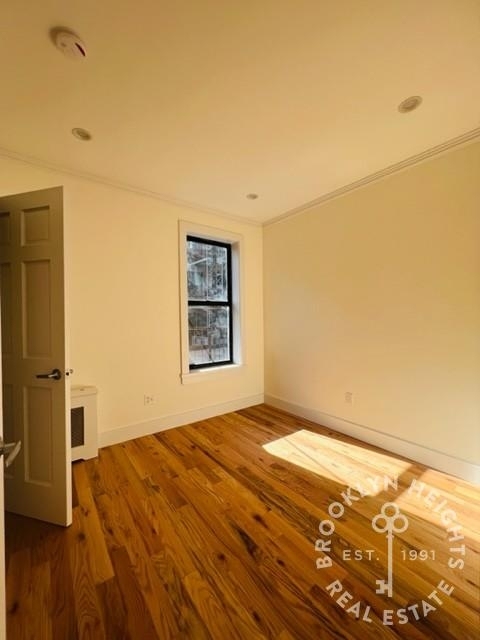 568 Pacific Street - Photo 2