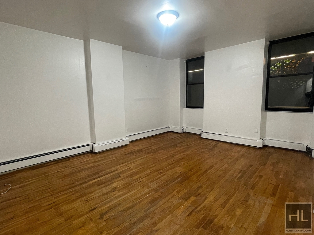 295 Broadway - Photo 1