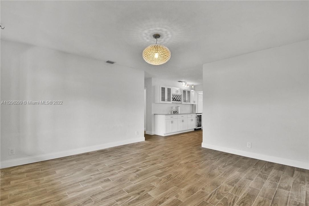 2111 Sw 36th Ave - Photo 5