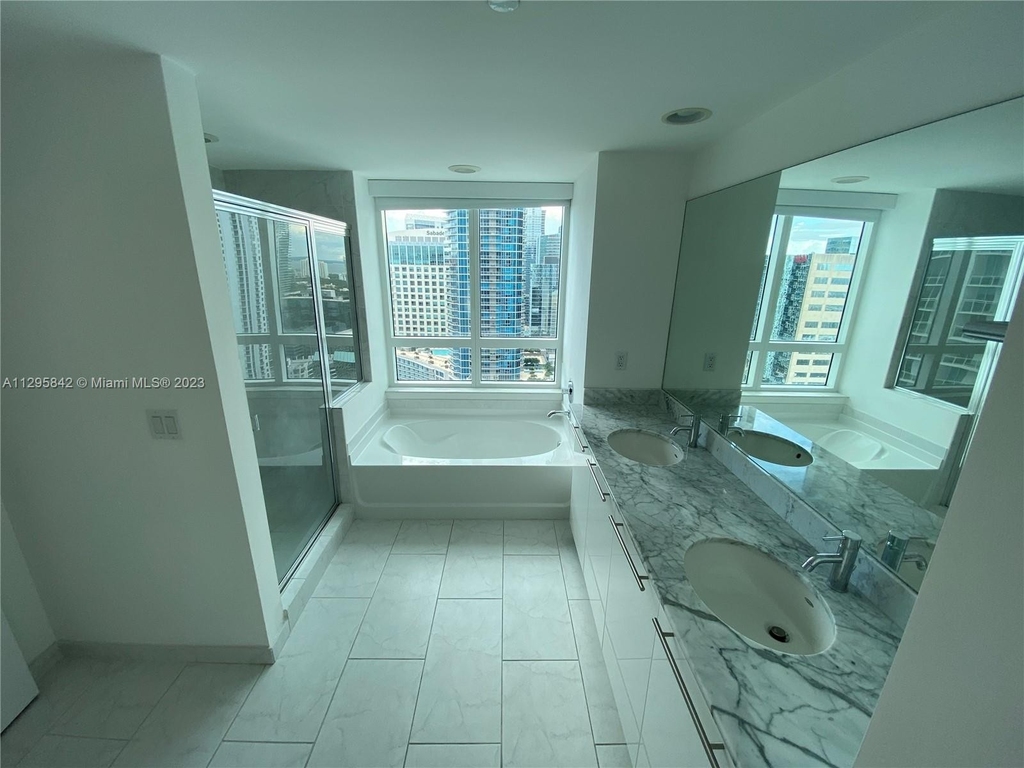 950 Brickell Bay Dr - Photo 11