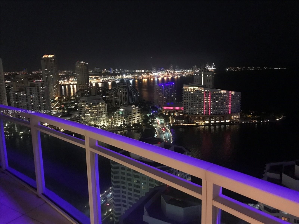 950 Brickell Bay Dr - Photo 2