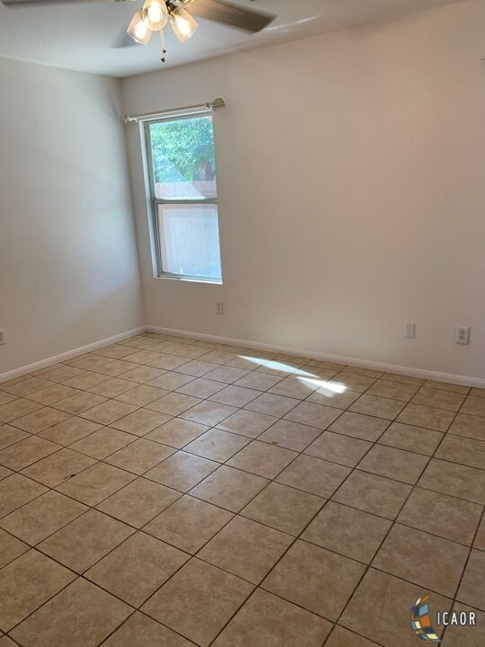 1329 Sunshine Ct - Photo 2