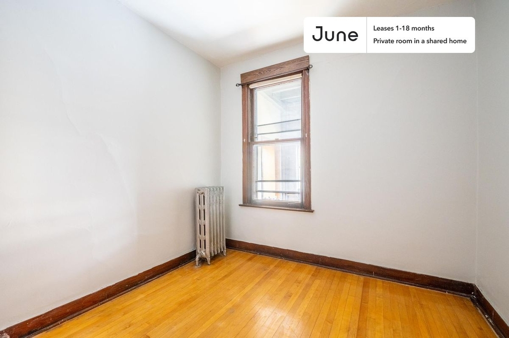 1223 West Gunnison Street - Photo 1