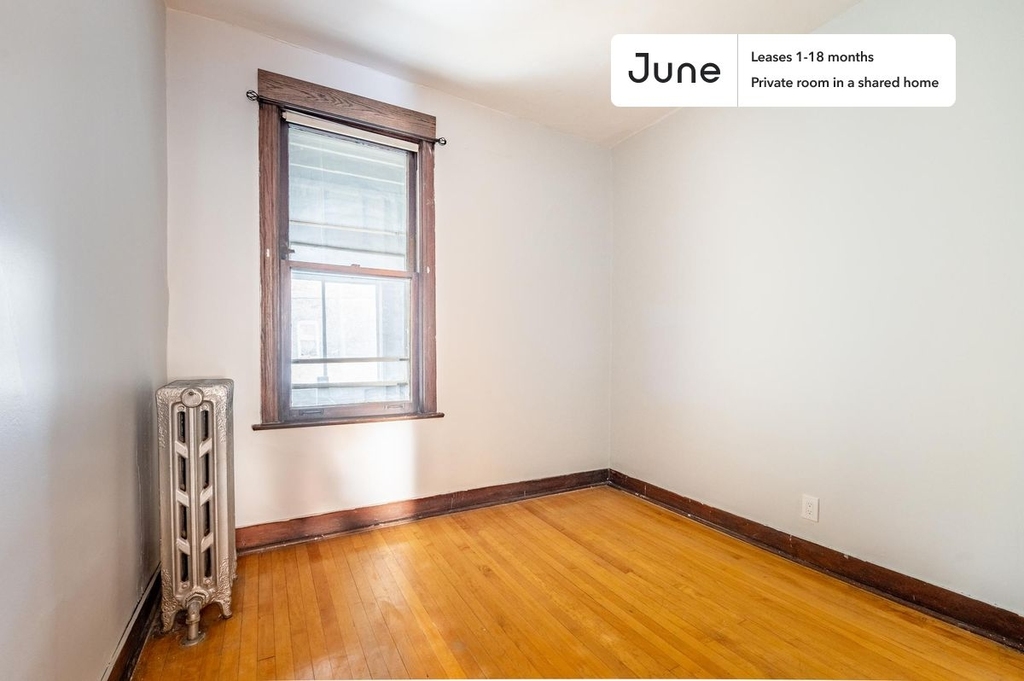 1223 West Gunnison Street - Photo 0