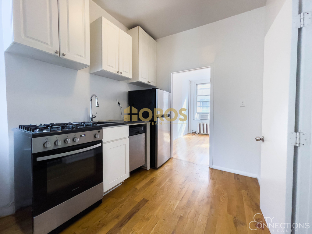 326 East 13th Street - Photo 2