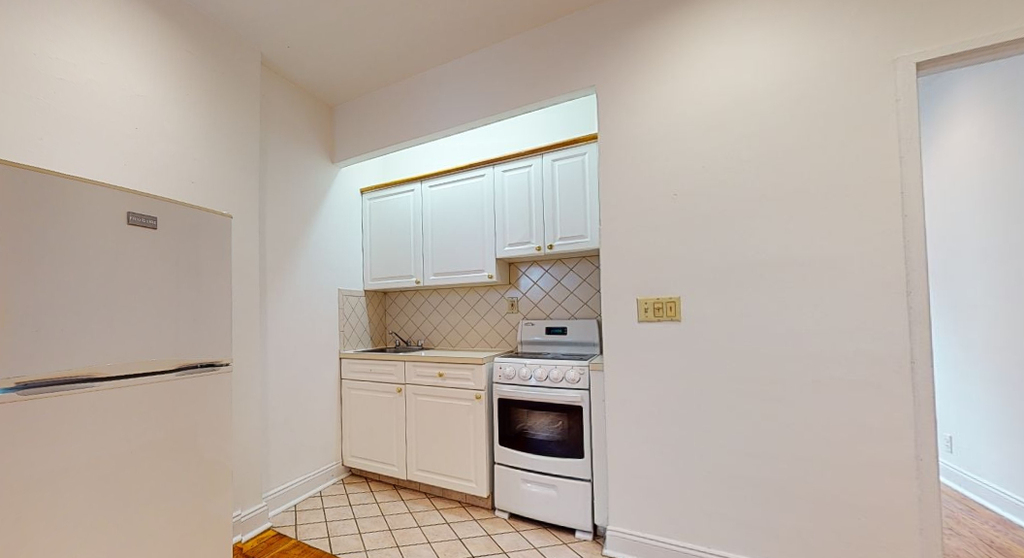 1441 York Avenue - Photo 3