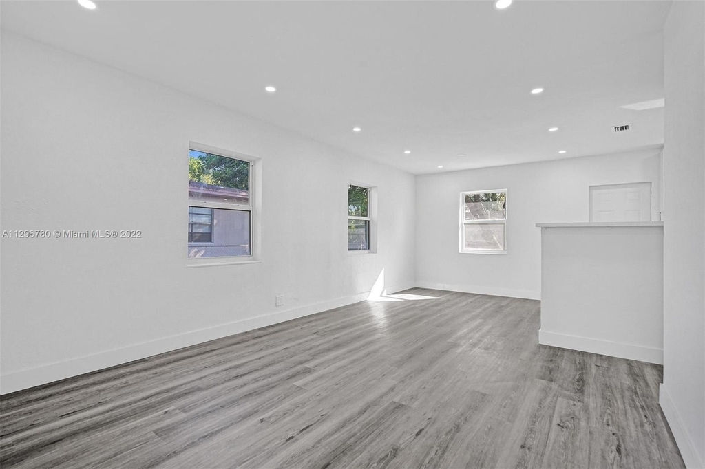 16065 Ne 9th Pl - Photo 3