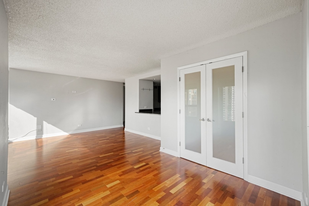 30 E Huron Street - Photo 11