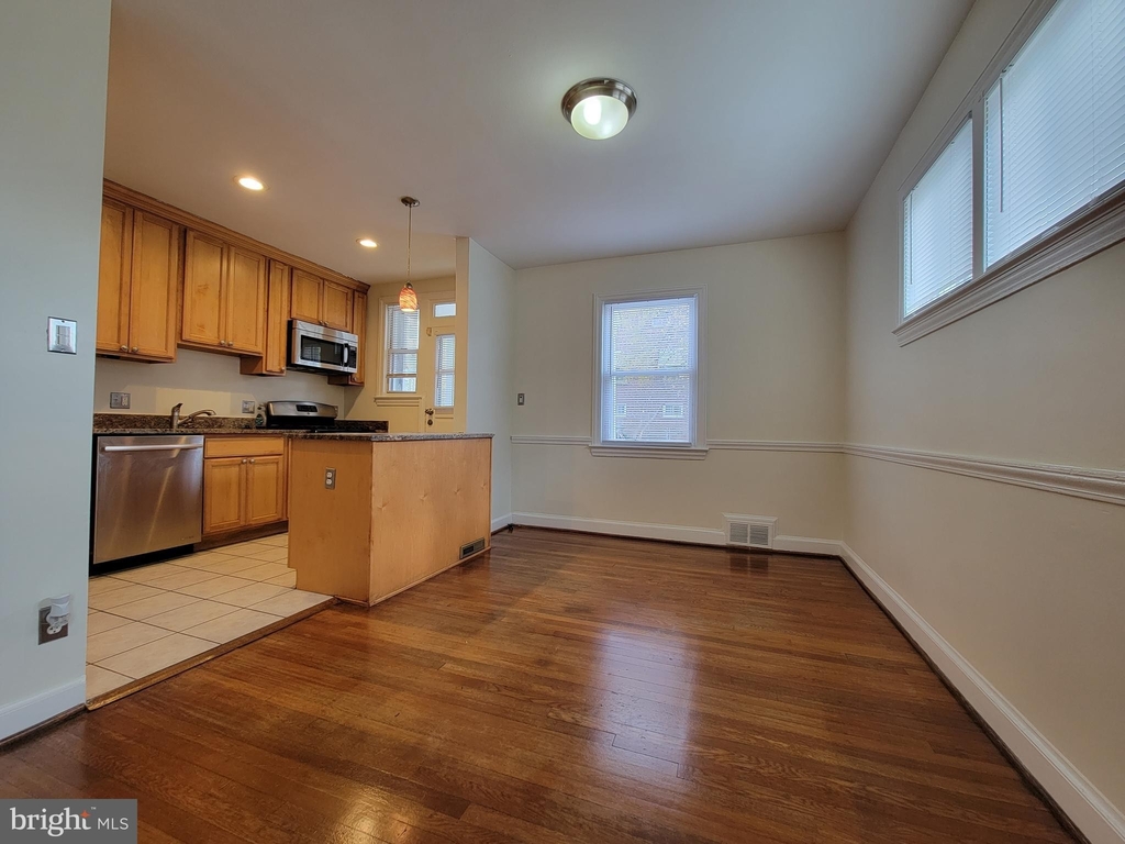 4701 12th Street Ne - Photo 4