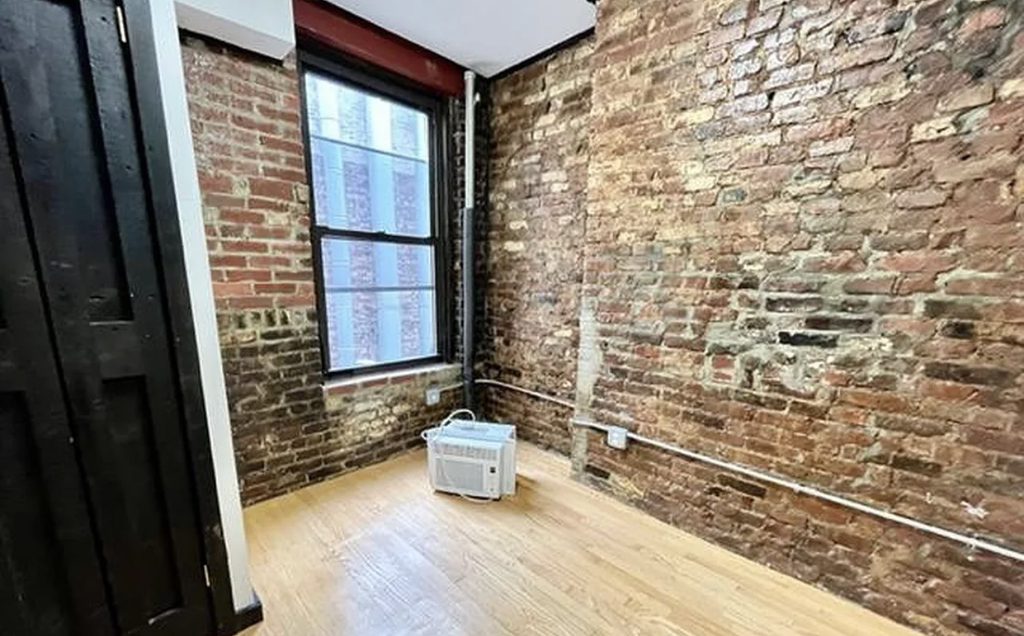 647 East 11th Street - Photo 7