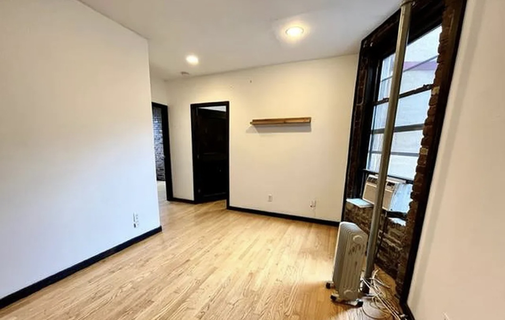 647 East 11th Street - Photo 5