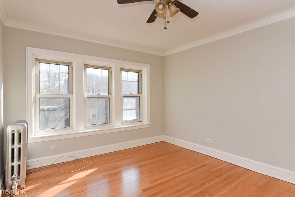 2442 N. Leclaire, Unit 3 - Photo 4