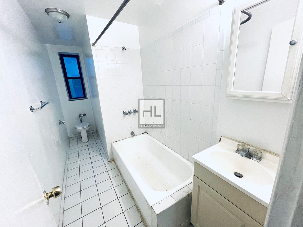 315 East 56 Street - Photo 4