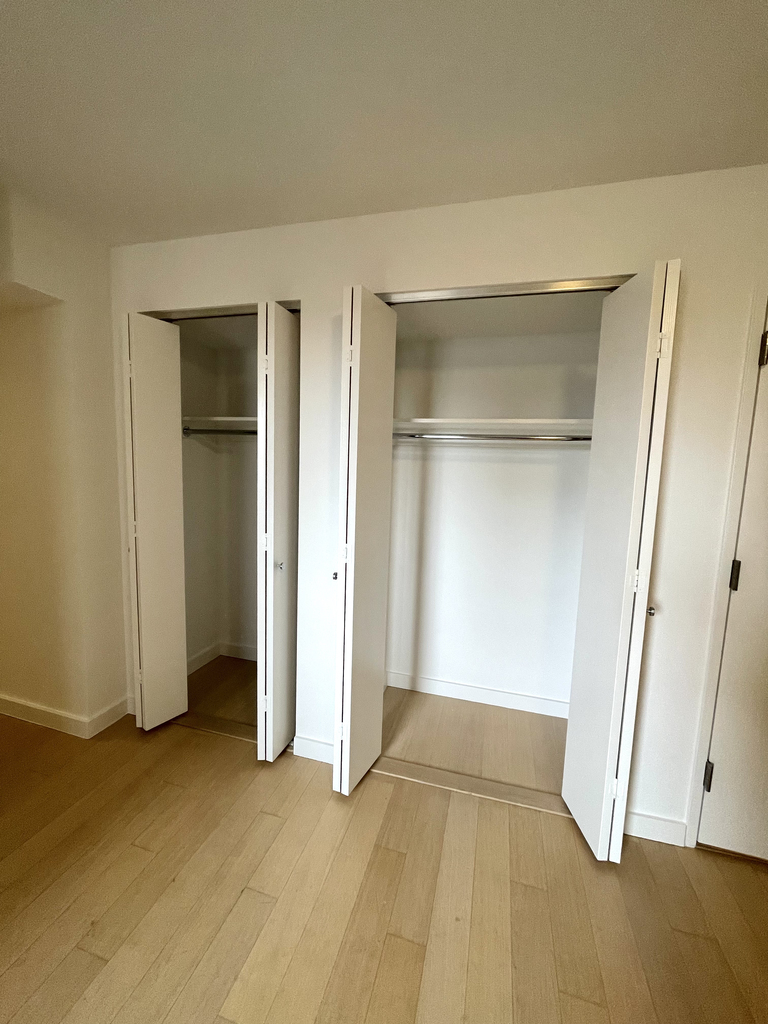 222 East 39th Street - Photo 4