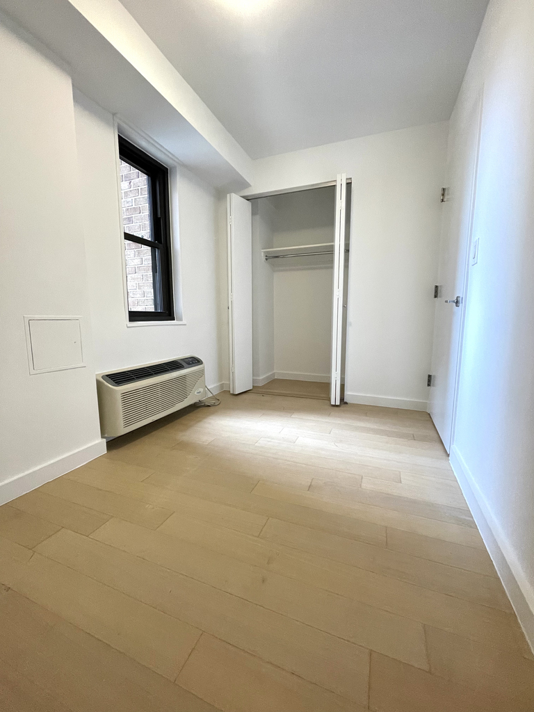 222 East 39th Street - Photo 3