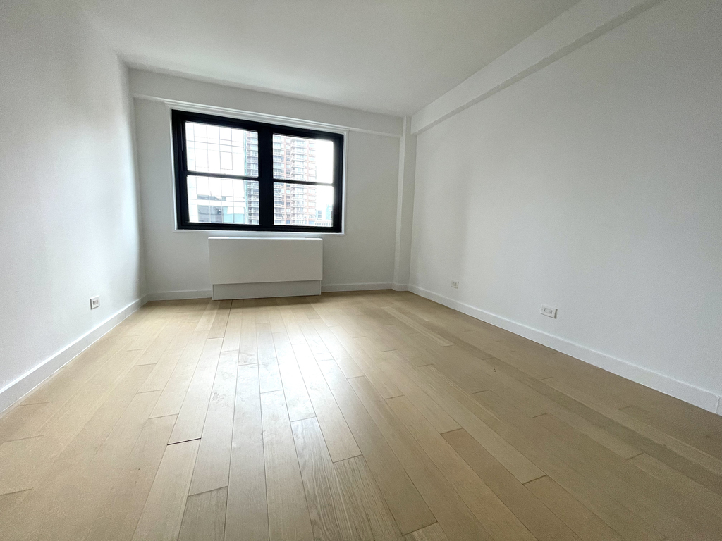 222 East 39th Street - Photo 2