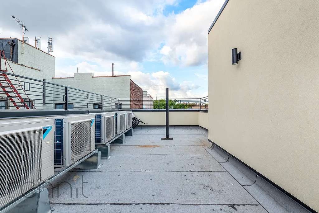 179 Meserole Street - Photo 13