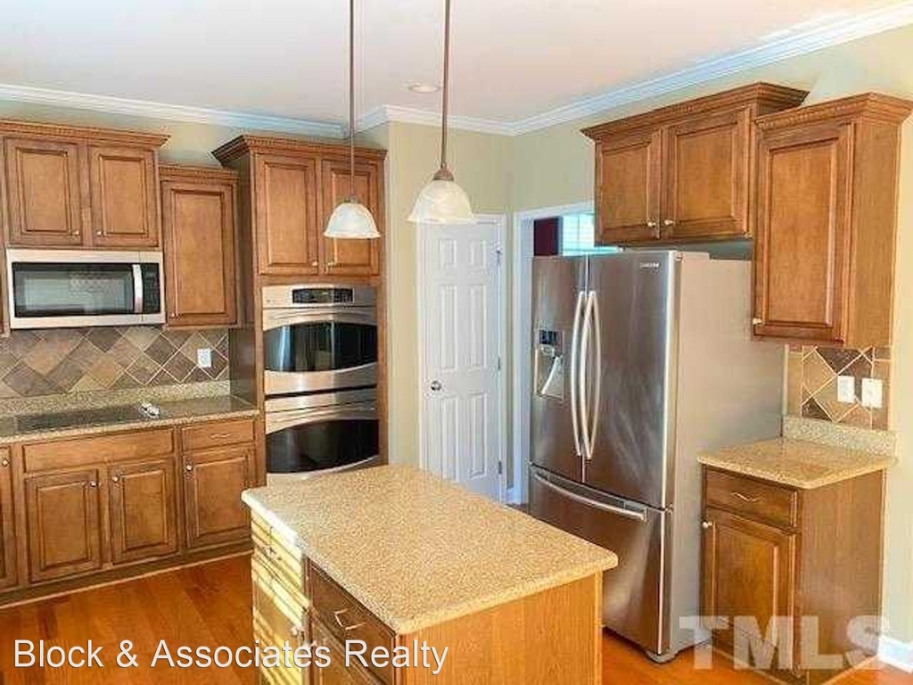 936 Bentbury Way - Photo 3