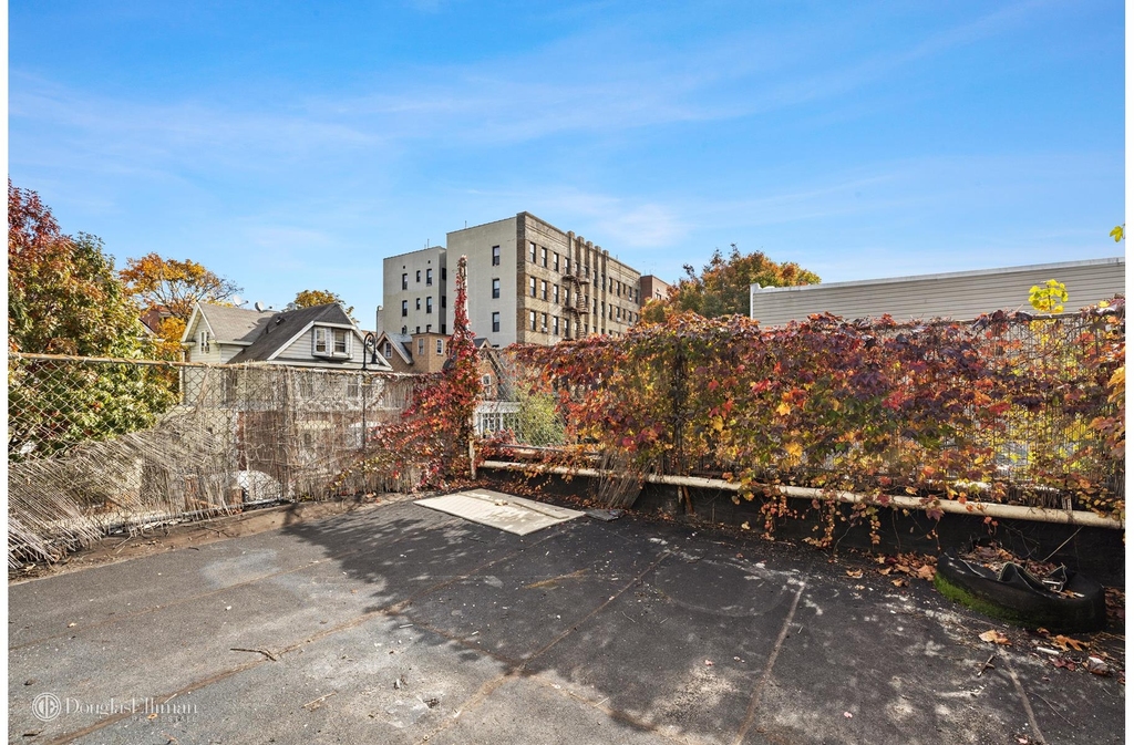 1022 Cortelyou Rd - Photo 2